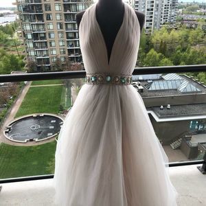 Exquisite Formal Backless Gown